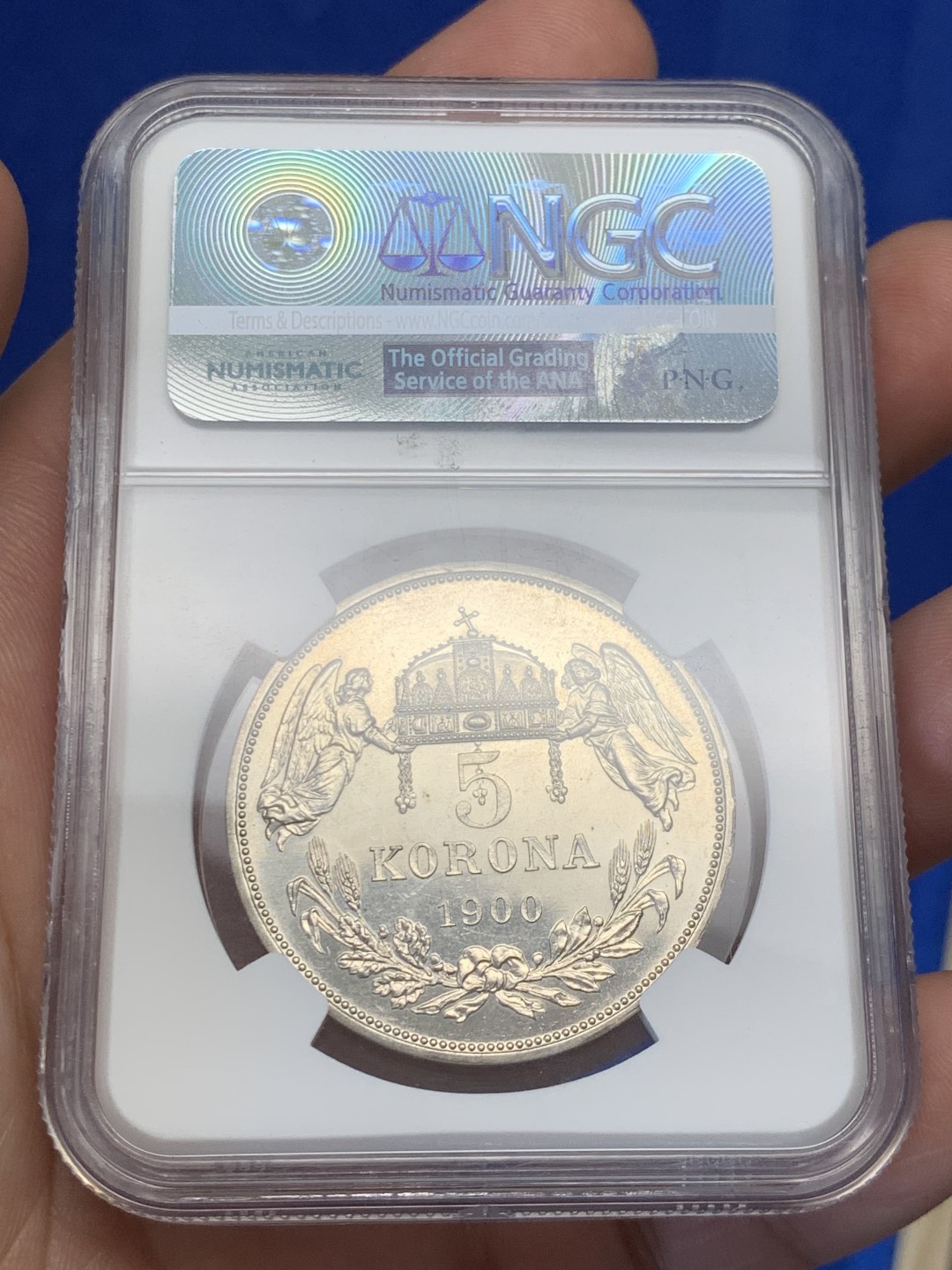 欢迎参加《竞宝斋》五一特拍-第161场-周日，周一 2场 NGC-PF64 匈牙利 1900年 天使5克朗大银币 早期后铸 皇帝名字FERENCZ前饰有一朵小玫瑰 精制币罕见 外拍暴涨品种