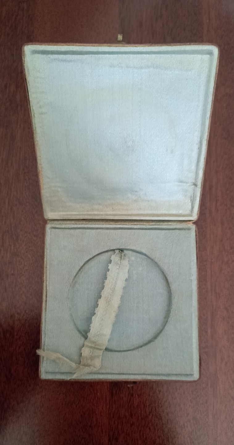 欧洲币章勋章首饰盒子专场十二期 烫金木盒外径65mm，内径43mm