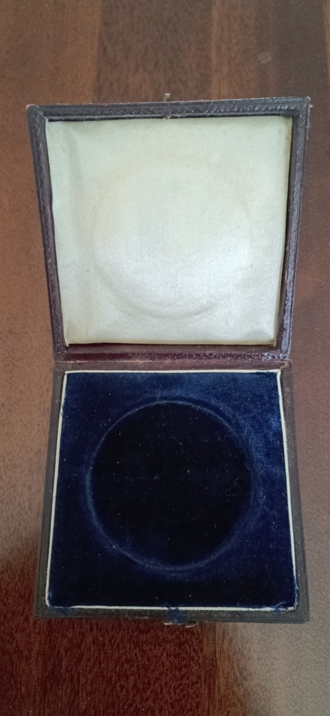 欧洲币章勋章首饰盒子专场十二期 木盒外径68mm，内径45mm