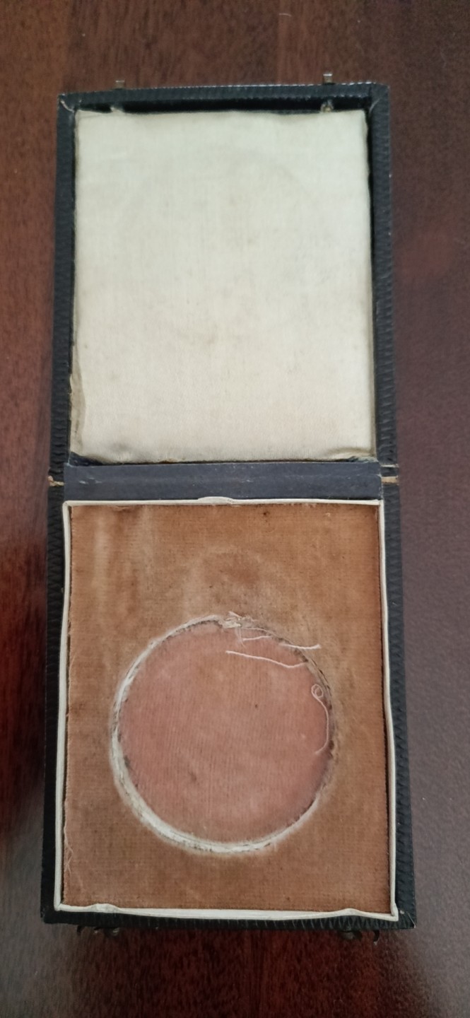 欧洲币章勋章首饰盒子专场十二期 烫金木盒外径7x6cm，内径37.5mm