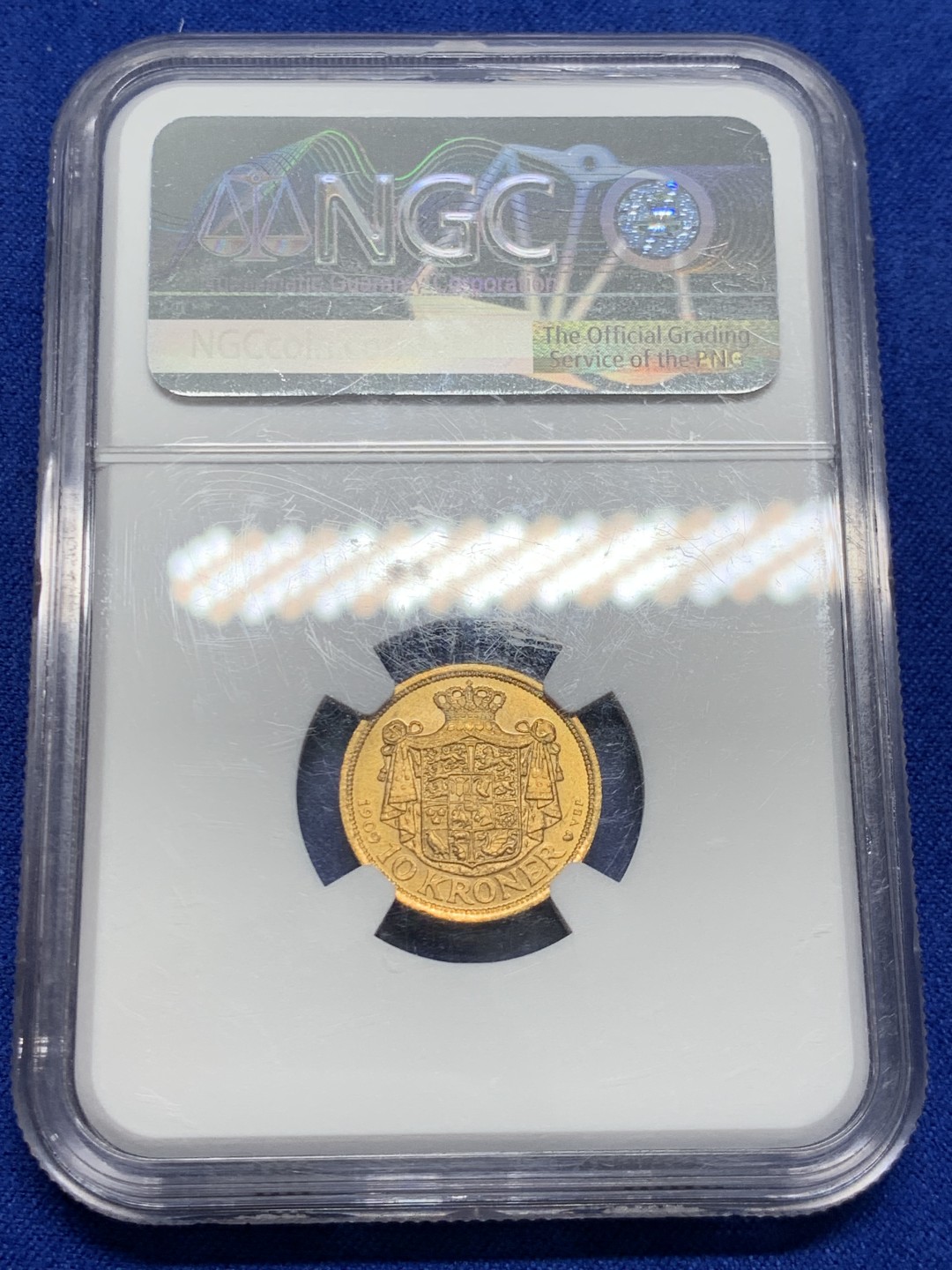 欢迎参加《竞宝斋》五一特拍-第161场-周日，周一 2场 NGC-MS65 1909年 丹麦 10克朗金币 4.48克 900金 收藏级分数 NGC官网60分的价格已经来到300美元了