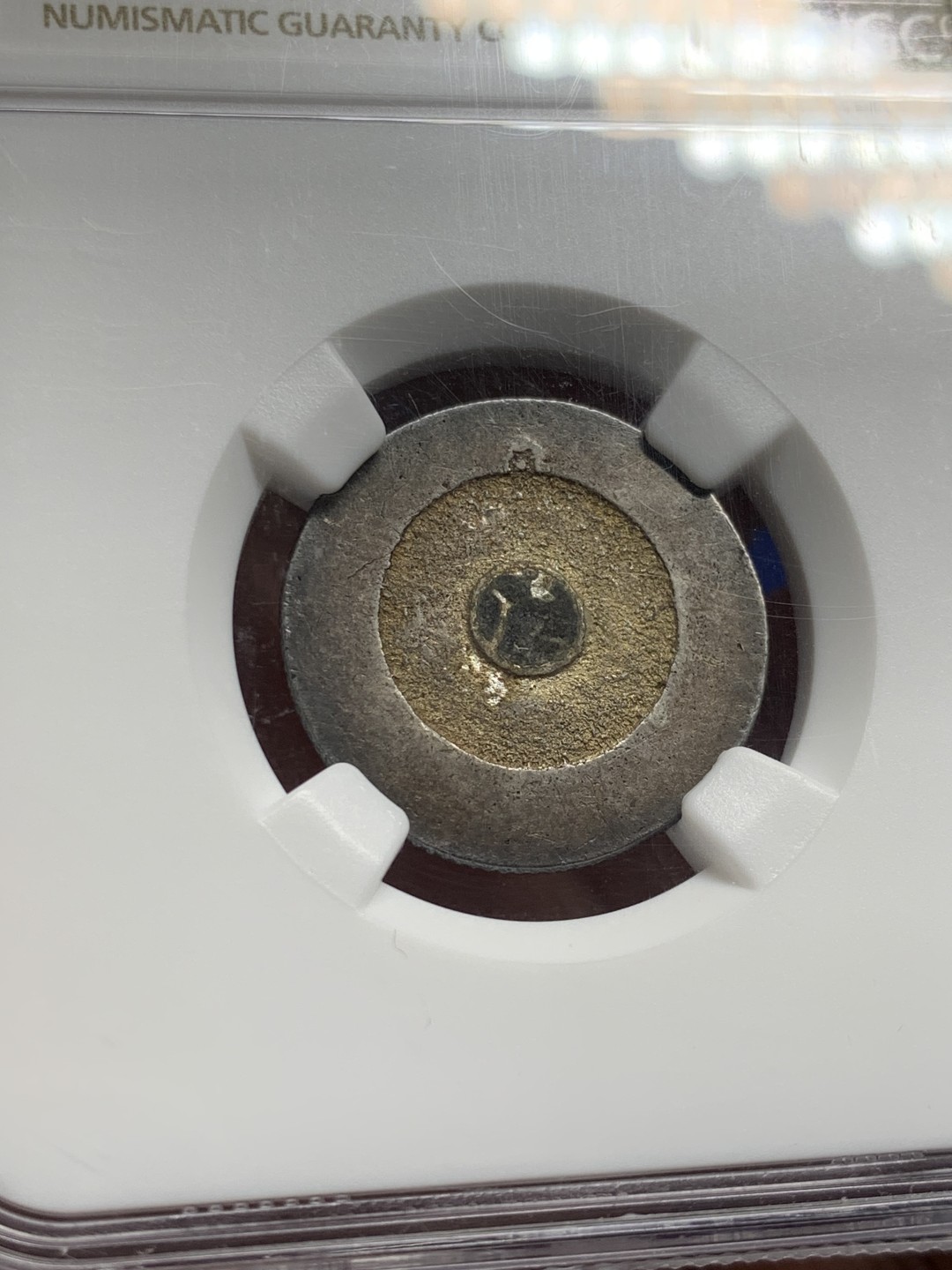 欢迎参加《竞宝斋》五一特拍-第161场-周日，周一 2场 NGC AU58 朝鲜 1882年 朝鲜大东 黑珐琅一钱银币 珐琅不错 原味包浆 AU58高分不易