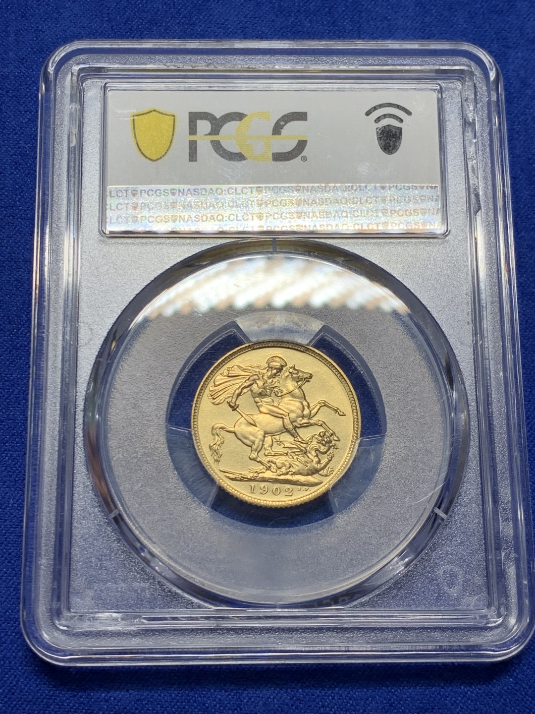 欢迎参加《竞宝斋》五一特拍-第161场-周日，周一 2场 PCGS-PR61 matte 英国 1902 爱德华七世 1索维林 马剑金币，底板干净无划痕，无流通痕，低评 8克金 背面盒子边有磕 细节见图