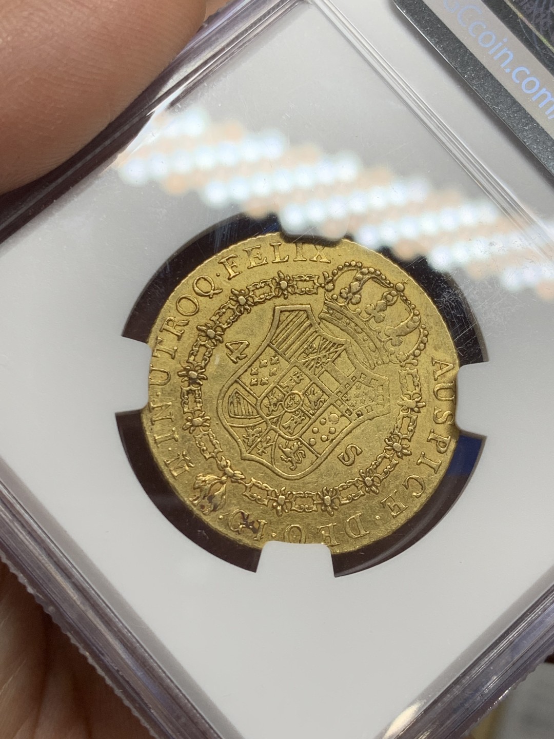 欢迎参加《竞宝斋》五一特拍-第161场-周日，周一 2场 NGC-AU53 西班牙1820年 费尔南多七世 4埃斯库多中元型金币 非常罕见