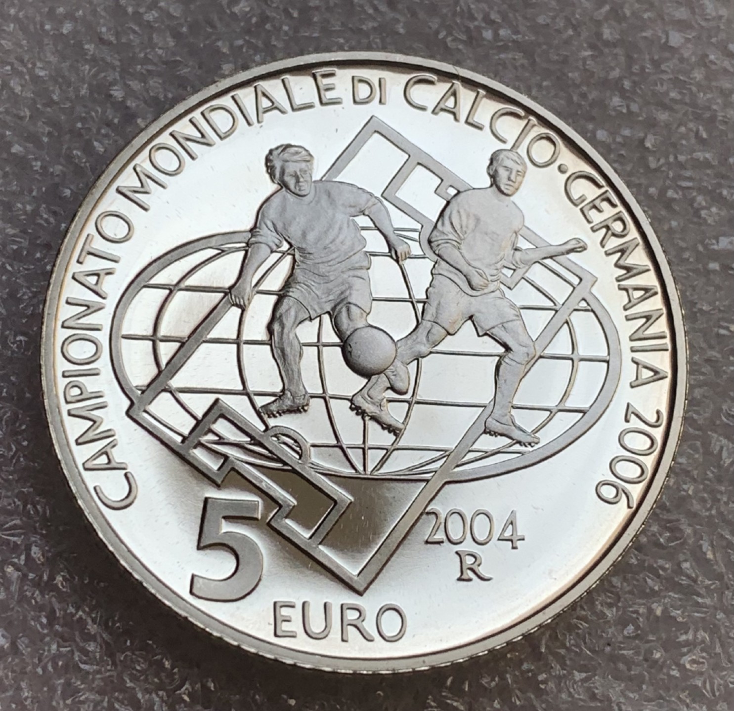 瓶子🏺第89期拍卖会 圣马力诺2004年世界杯5欧元精制银币