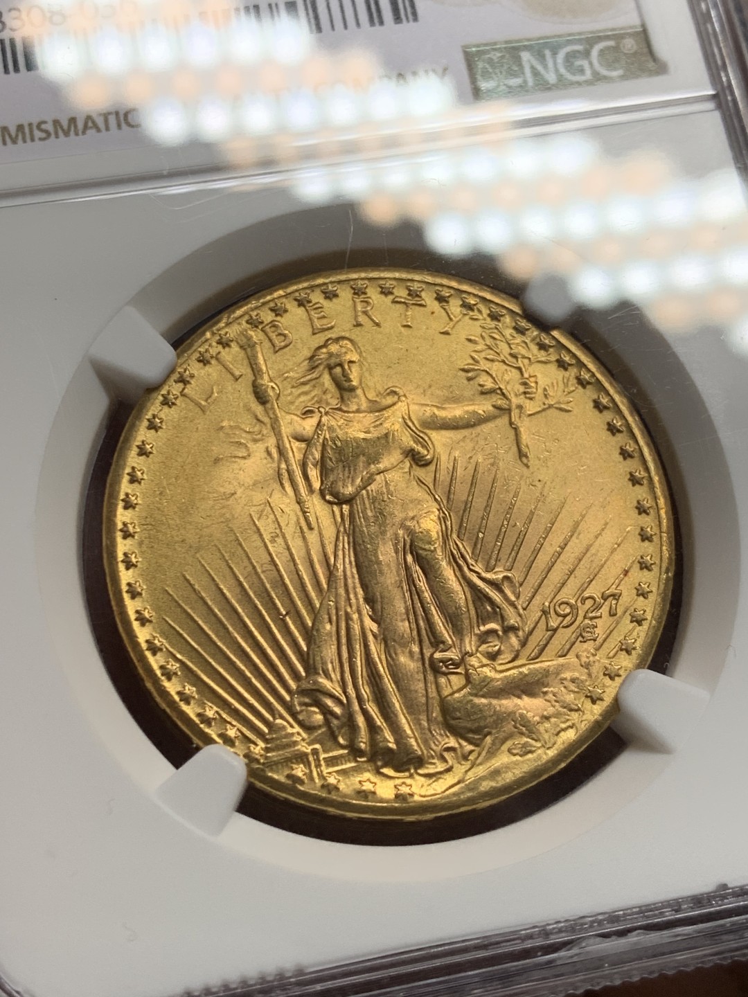 欢迎参加《竞宝斋》五一特拍-第161场-周日，周一 2场 NGC-MS64 美国 1927年 20美元 双鹰 金币 高分+经典设计 3打头老评（换的新盒）收藏一步到位