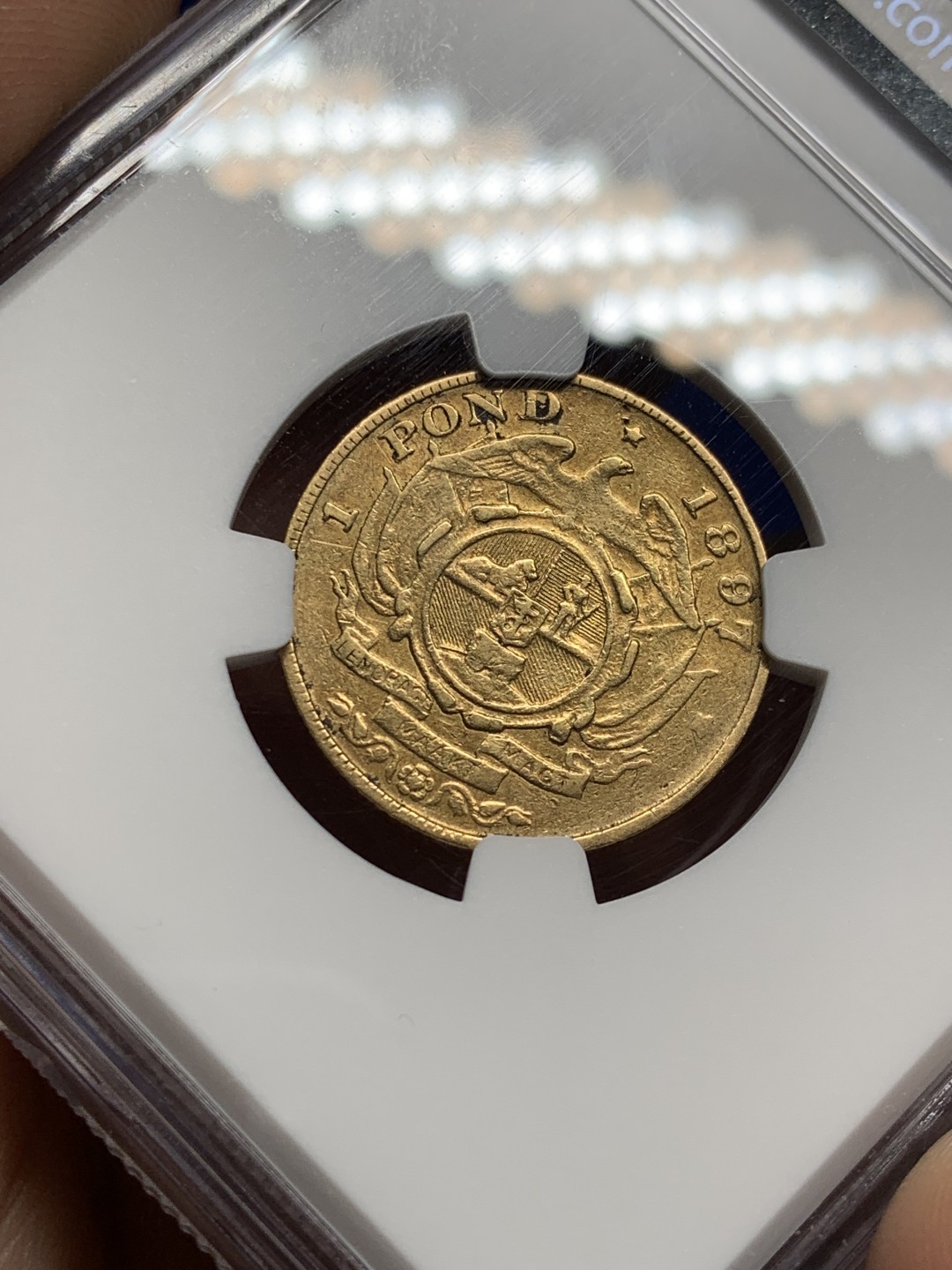 欢迎参加《竞宝斋》五一特拍-第161场-周日，周一 2场 NGC-VF 1897年少见南非1磅金币，7.91克 少见品种