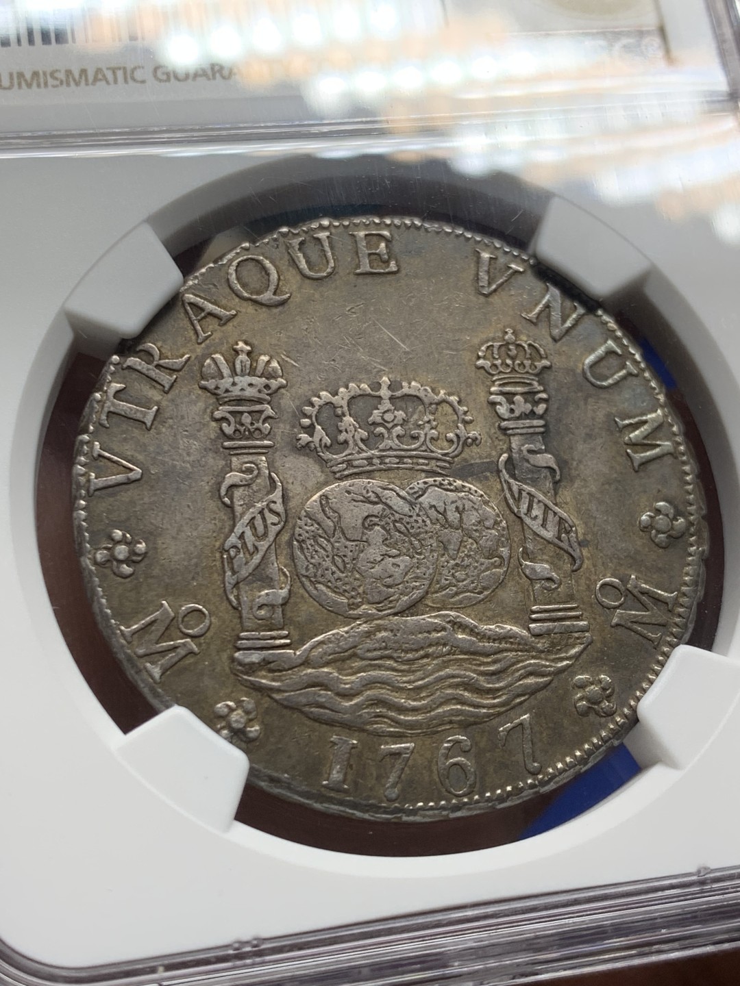 欢迎参加《竞宝斋》五一特拍-第161场-周日，周一 2场 NGC AU55 墨西哥 1767 地球双柱大银币 油腻的浓郁五彩包浆 西属看状态 不可多得