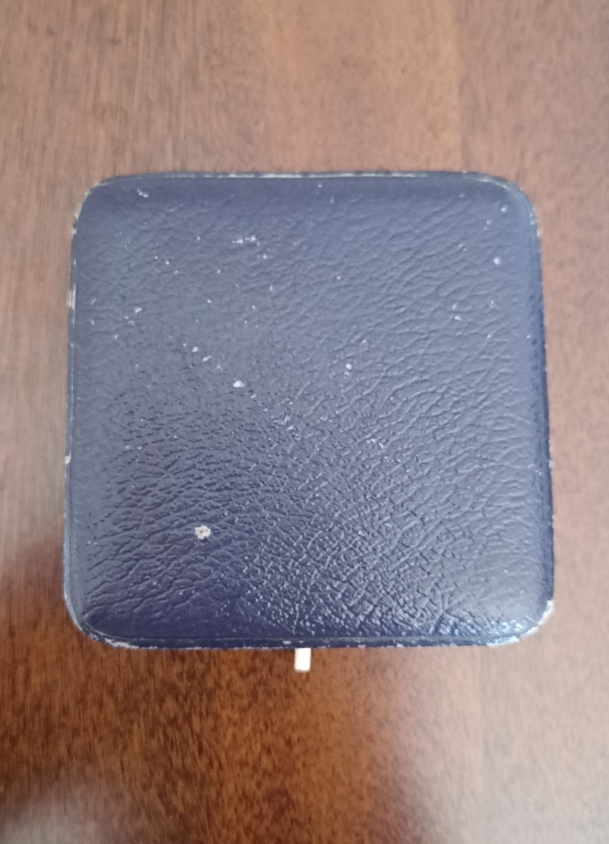欧洲币章勋章首饰盒子专场十二期 木盒外径7cm，内径45mm，缺开关顶针