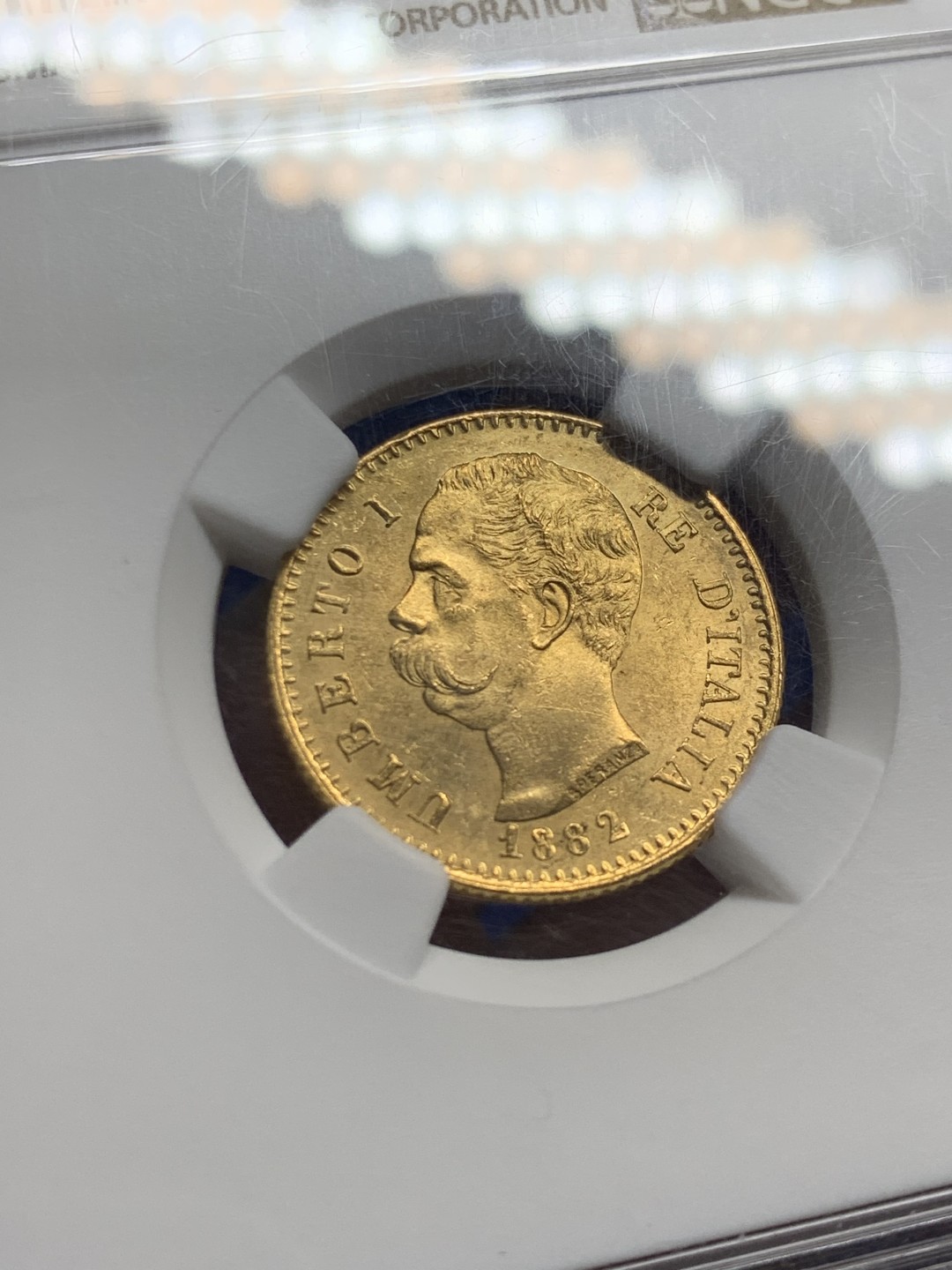 欢迎参加《竞宝斋》五一特拍-第161场-周日，周一 2场 NGC-MS63+ 意大利 1882年 20里拉 翁贝托 金币 6.45克 上涨品种