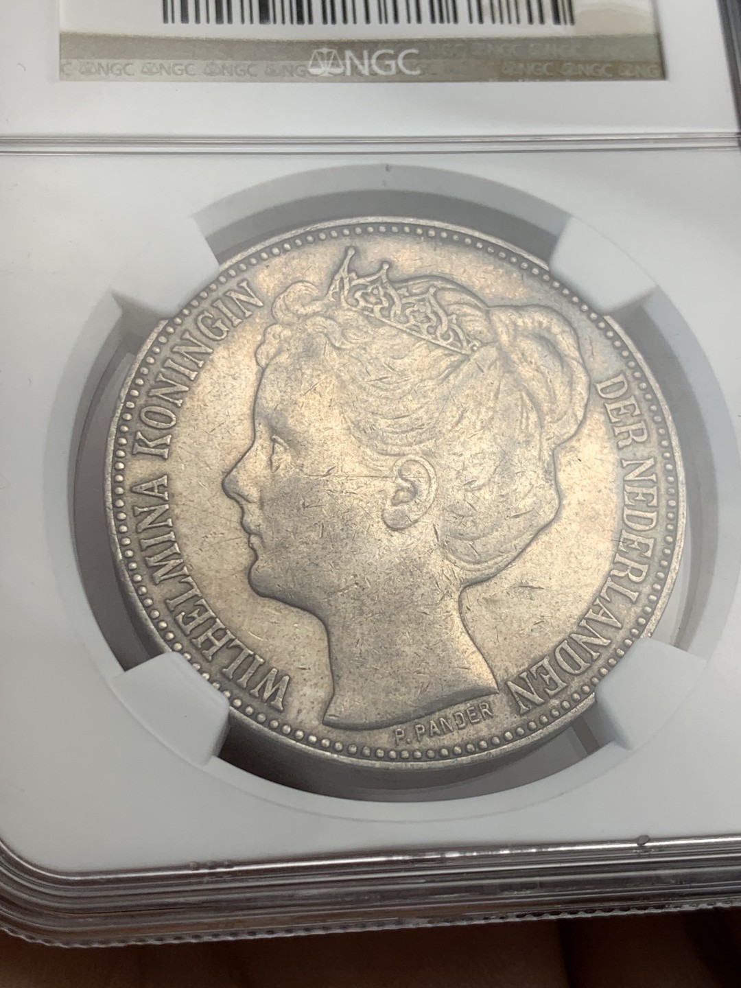 欢迎参加《竞宝斋》五一特拍-第161场-周日，周一 2场 NGC XF45 荷兰1898年威廉明娜女王少女头像2.5盾大银币，单年版