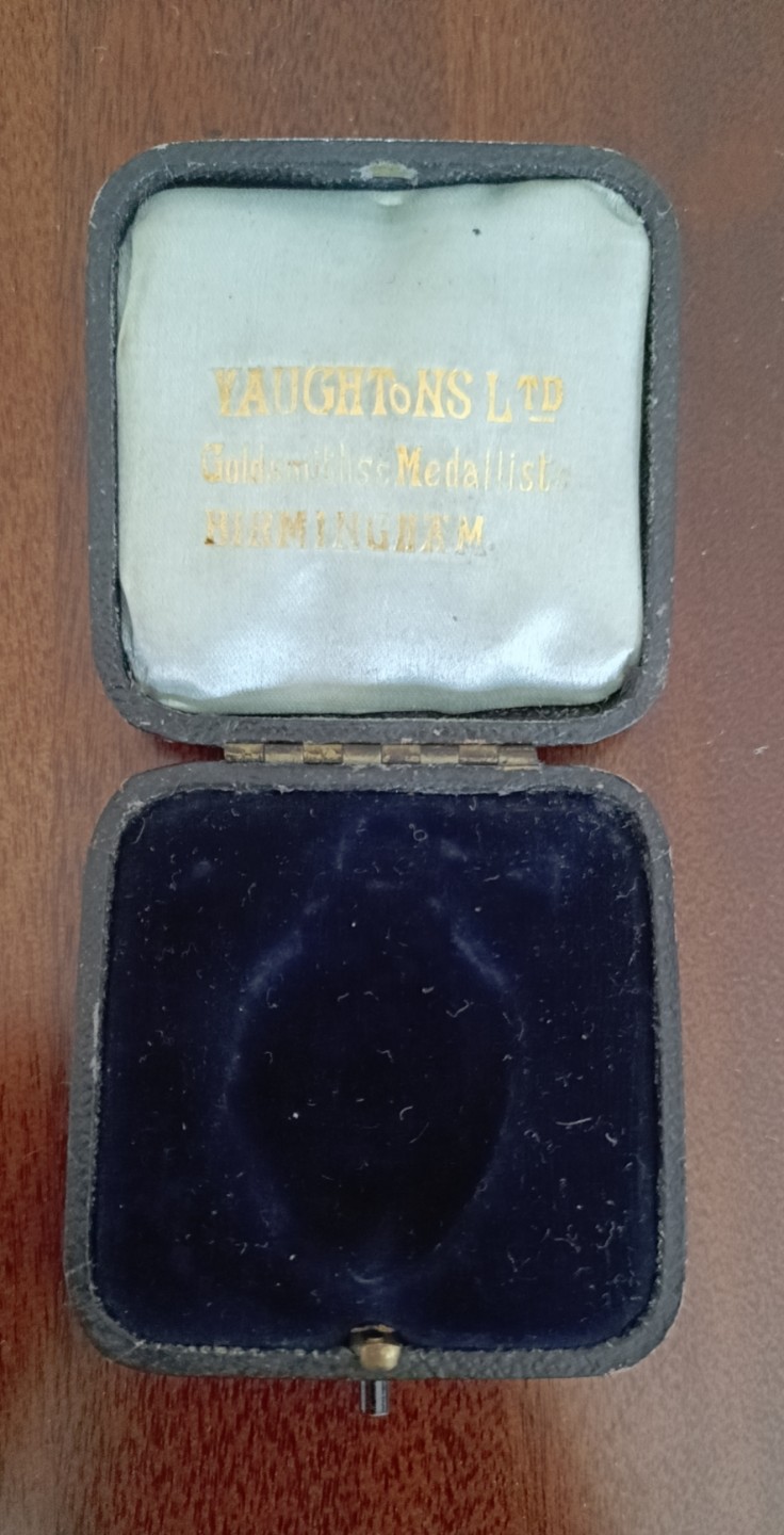 欧洲币章勋章首饰盒子专场十二期 木盒外径55mm，内径心型