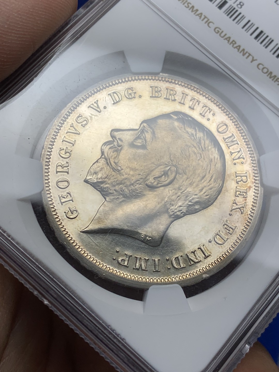 欢迎参加《竞宝斋》五一特拍-第161场-周日，周一 2场 NGC-PF62 英国 1935年 精制乔五凸边克朗 镜面效果一流 2500枚的发行量 925