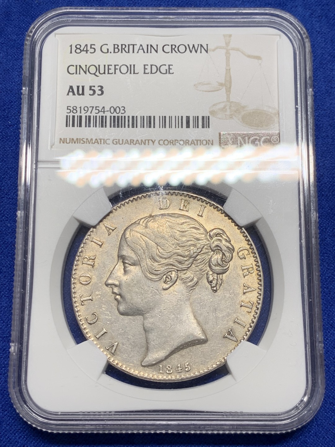 欢迎参加《竞宝斋》五一特拍-第161场-周日，周一 2场 NGC AU53 英国 1845 小维 盾徽版 克朗银币 梅花边 流通币 好品极少