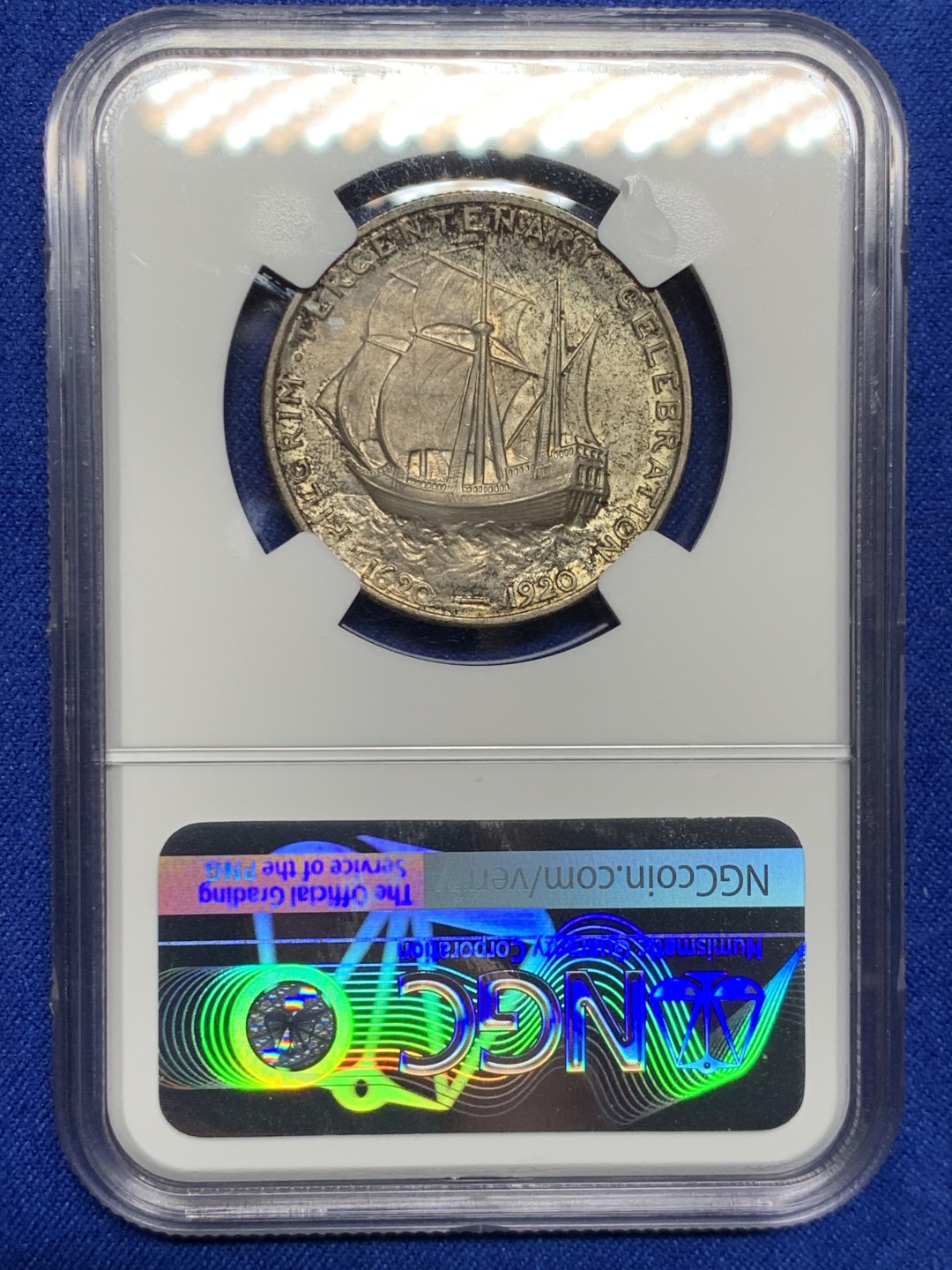 欢迎参加《竞宝斋》五一特拍-第161场-周日，周一 2场 NGC-MS65 美国 1920年 50美分 清教徒移民 五月花号 高分 烟熏色包浆 非常漂亮的设计