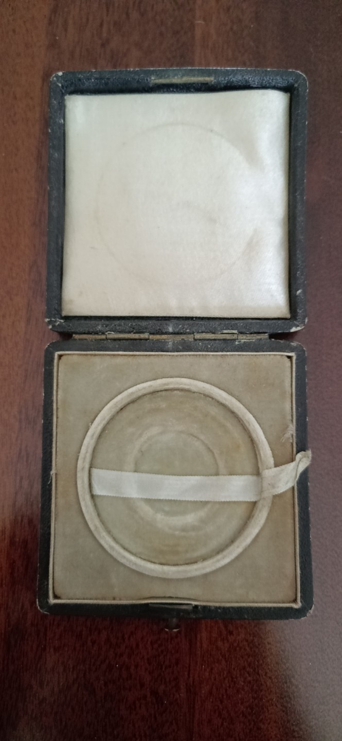 欧洲币章勋章首饰盒子专场十二期 木盒外径65mm，内径41mm