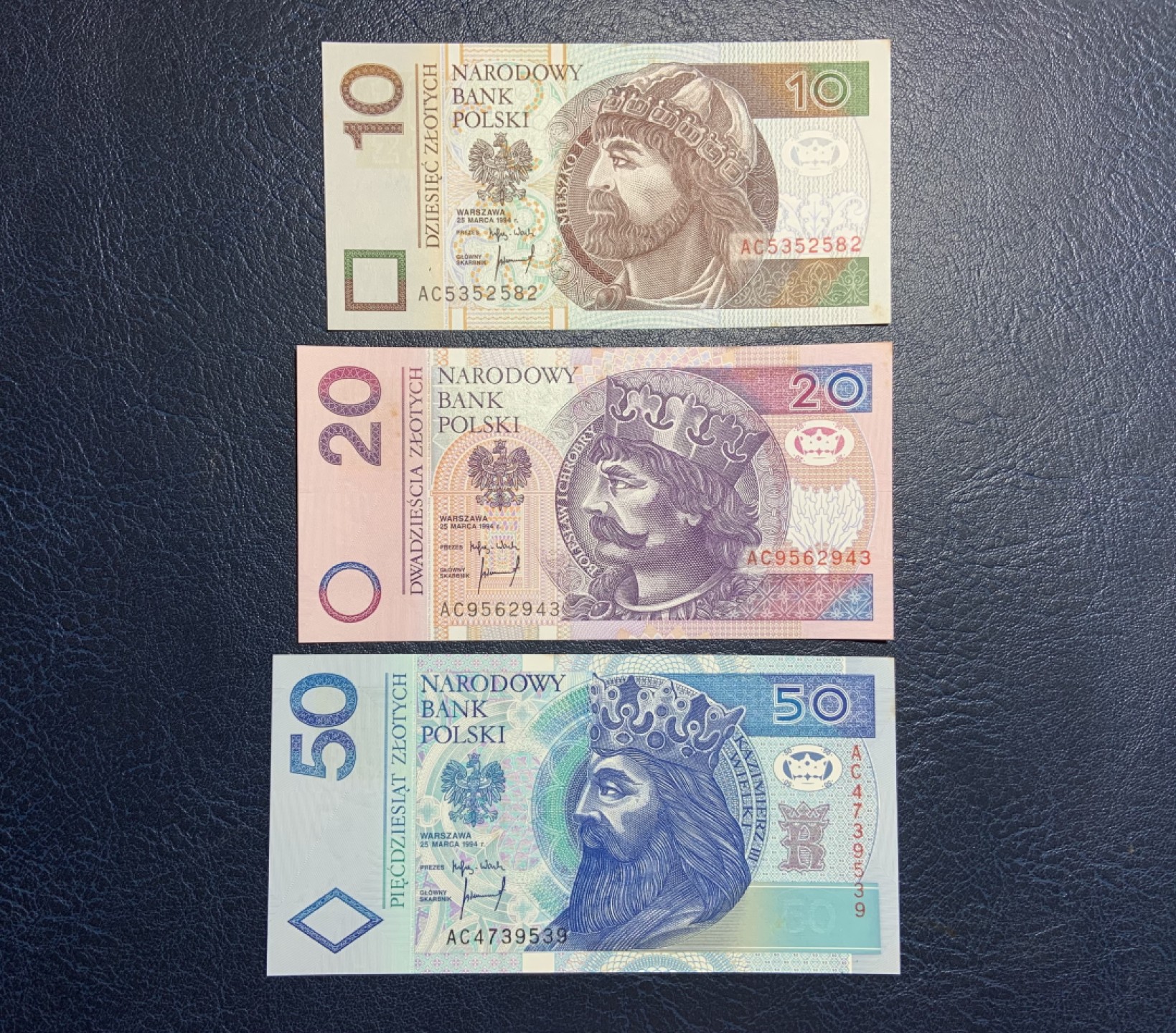收藏联盟Quantum Auction 第254期拍卖  波兰1994年10-50兹罗提 品相UNC 边角瑕疵 细节如图  初版