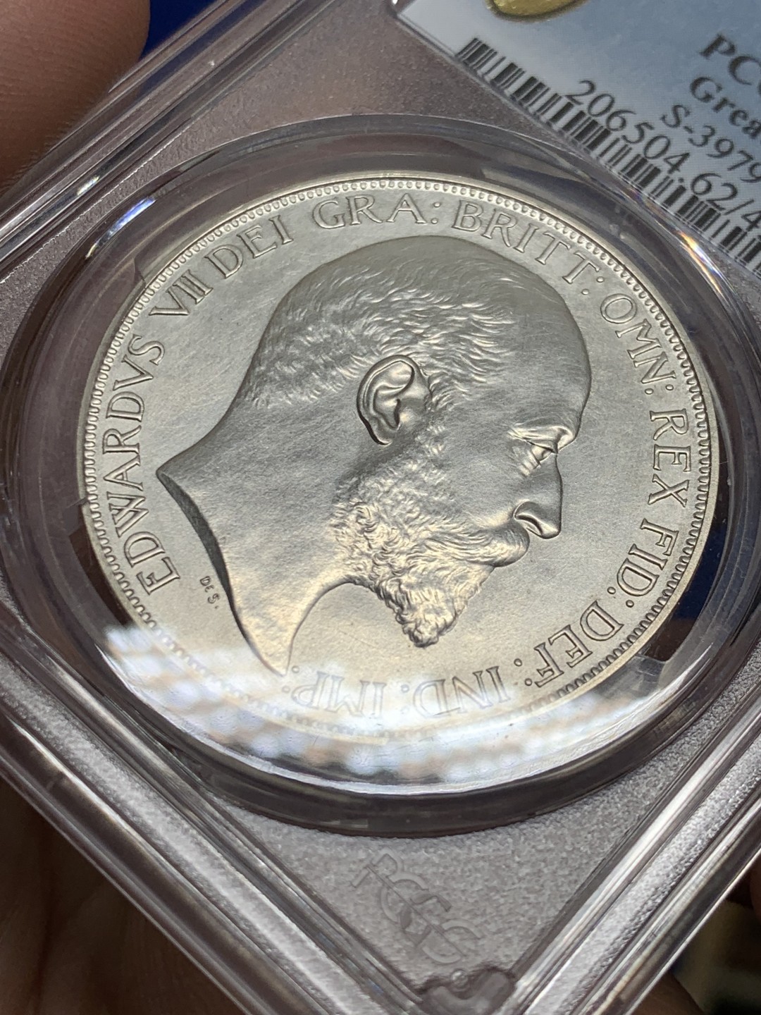 欢迎参加《竞宝斋》五一特拍-第161场-周日，周一 2场 PCGS-PR62 matte 英国 1902 爱德华七世 1克朗 马剑大银币，底板很好，很难得