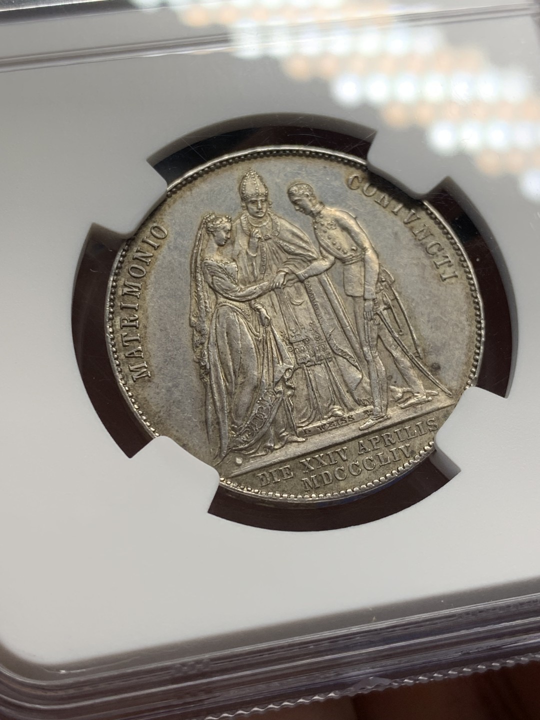 欢迎参加《竞宝斋》五一特拍-第161场-周日，周一 2场 NGC-MS62 奥匈帝国 奥地利 1854年 茜茜公主大婚 1盾银币