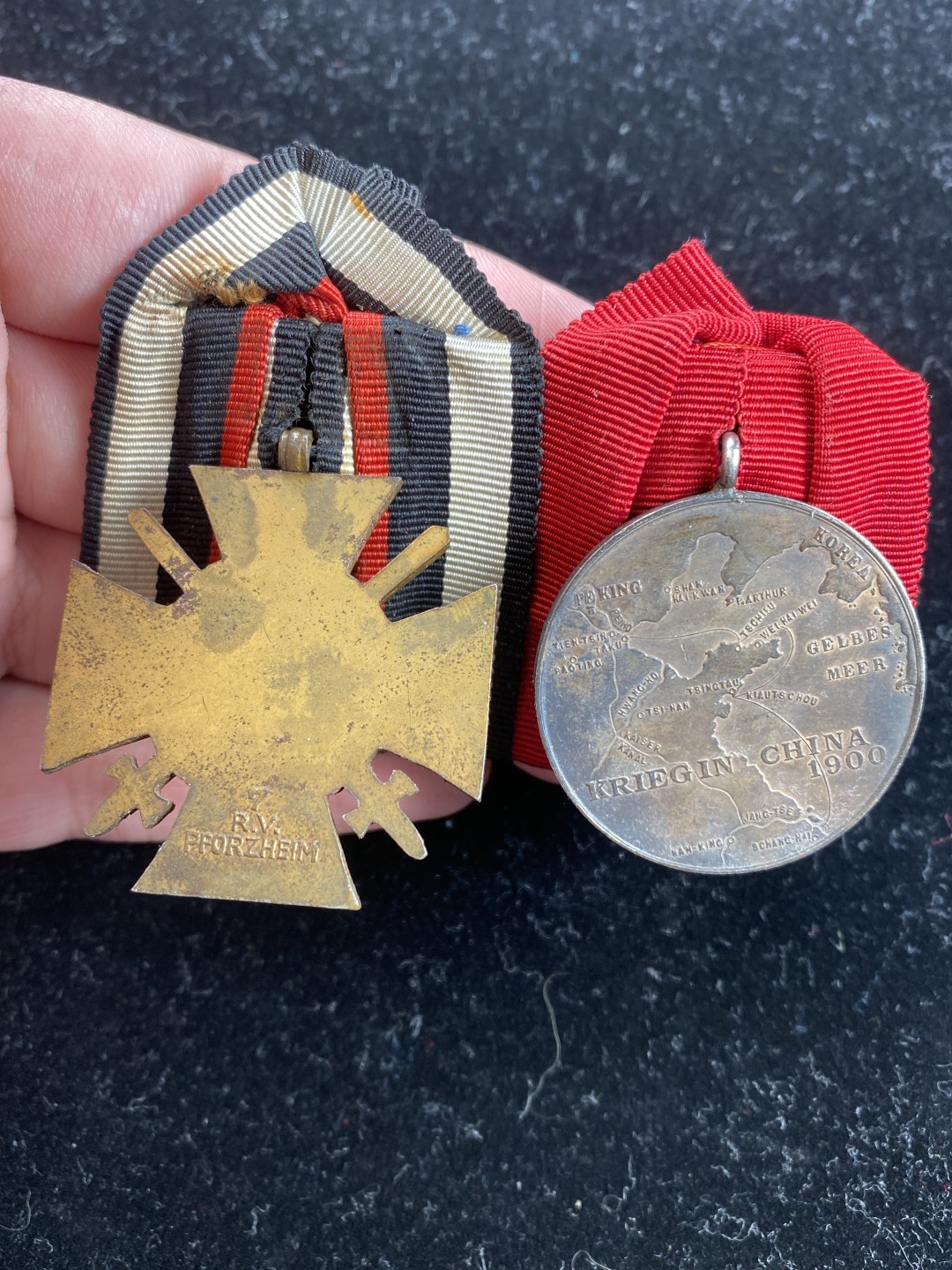 万国钱币拍卖第007期（慕尼黑第二夜） 威廉二世头像1900庚子山东作战与一战十字联排勋章，威廉二世为银章，一战兴登堡十字为铜章