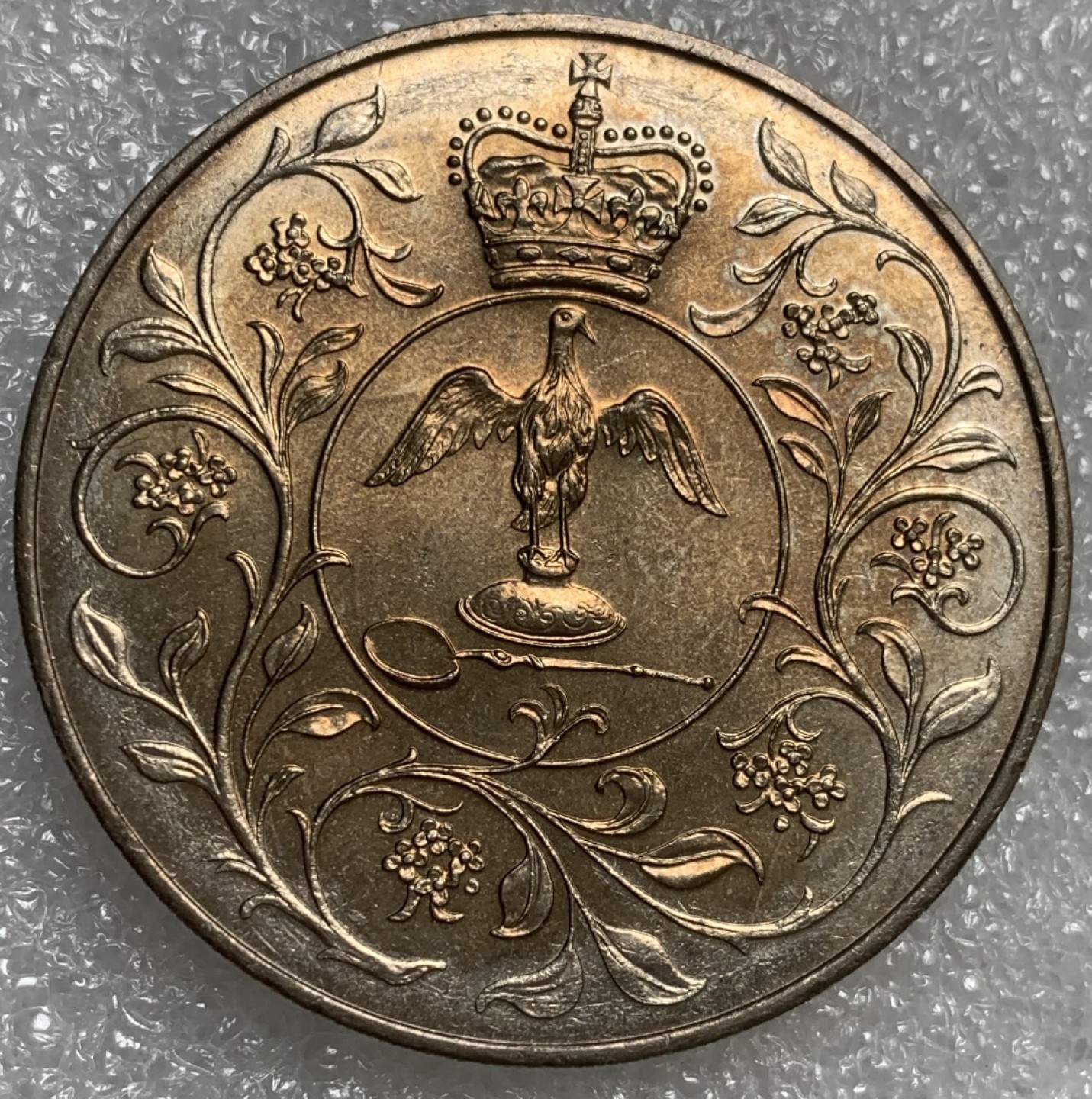 瓶子🏺第89期拍卖会 英国1977年伊丽莎白二世登基纪念克朗币