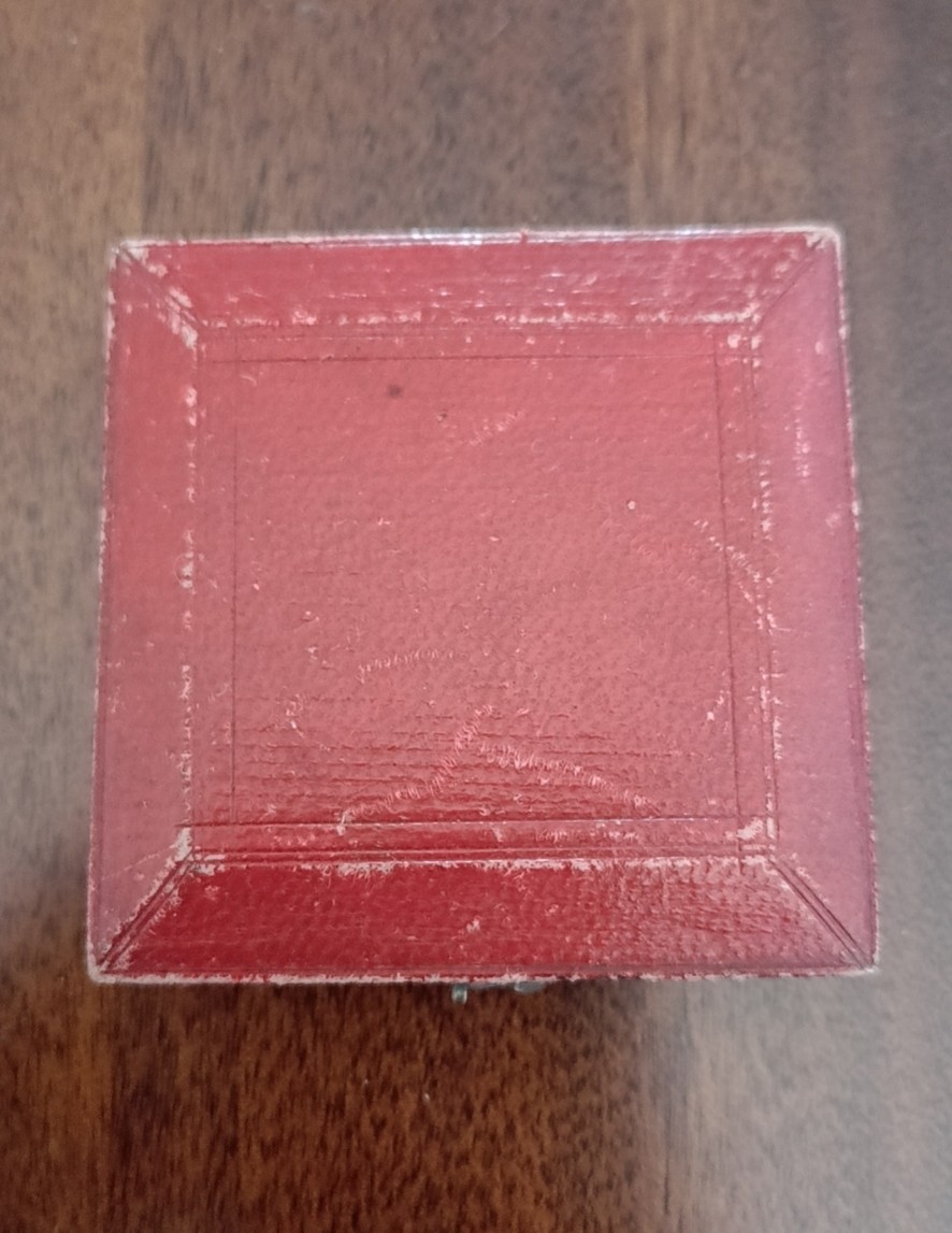 欧洲币章勋章首饰盒子专场十二期 木盒外径58mm，内径45mm，内衬压花