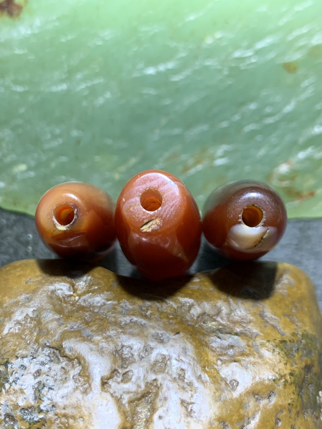 高玉化酒红千层纹柔光缠丝玛瑙通货桶珠一组，