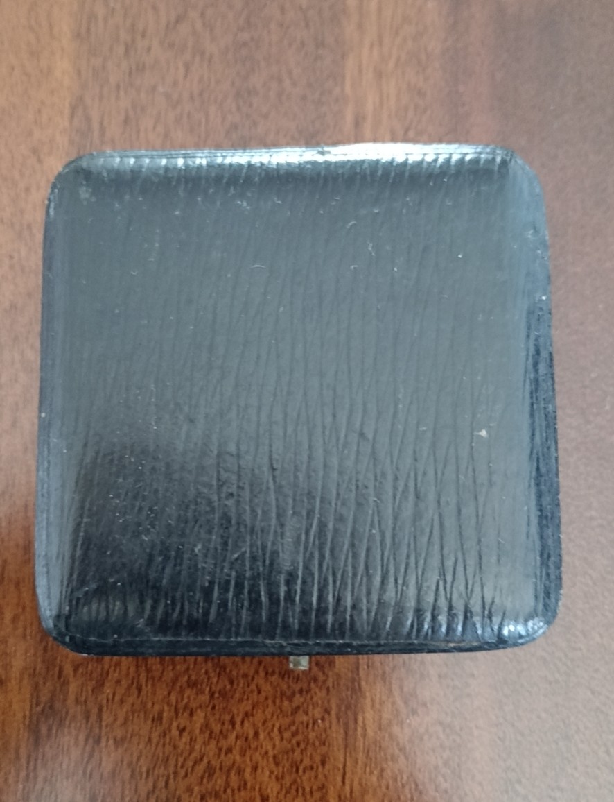 欧洲币章勋章首饰盒子专场十二期 木盒外径65mm，内径45mm，厚且坚固
