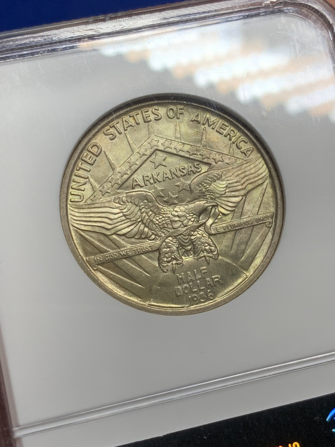 欢迎参加《竞宝斋》五一特拍-第161场-周日，周一 2场 NGC-MS65 美国 1936年 50美分 罗宾森半美元 高分+双面金色包浆 非常漂亮