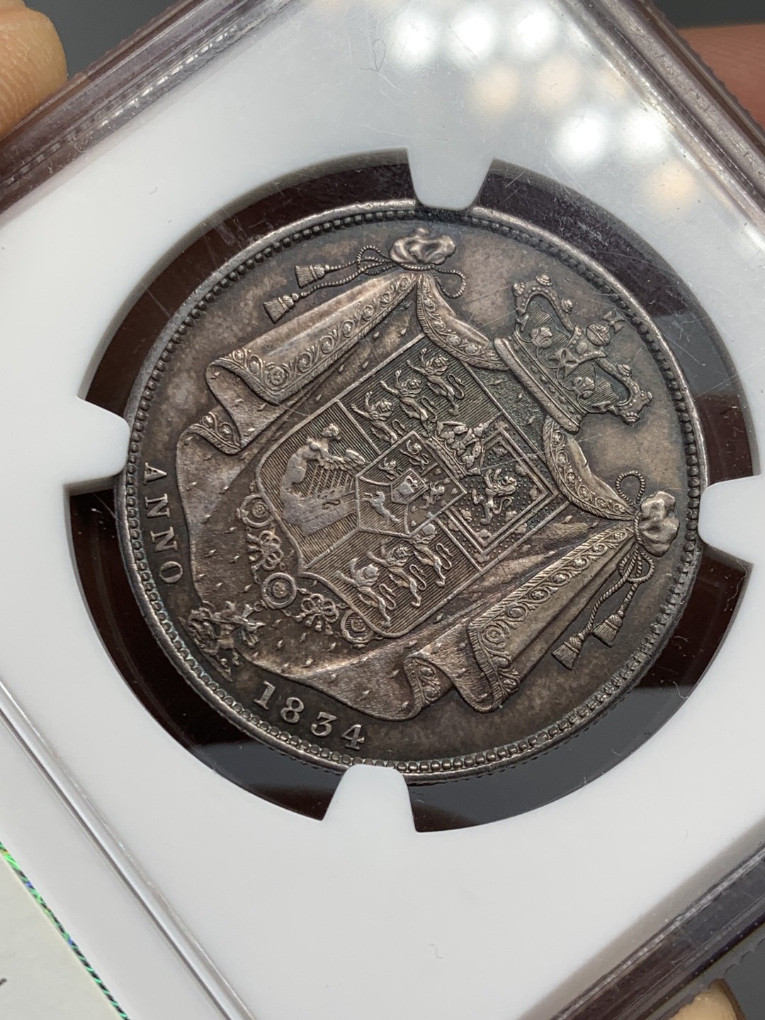 欢迎参加《竞宝斋》五一特拍-第161场-周日，周一 2场 NGC MS63 英国 1834 威廉四世 半克朗银币 极品淡蓝包浆 超级状态