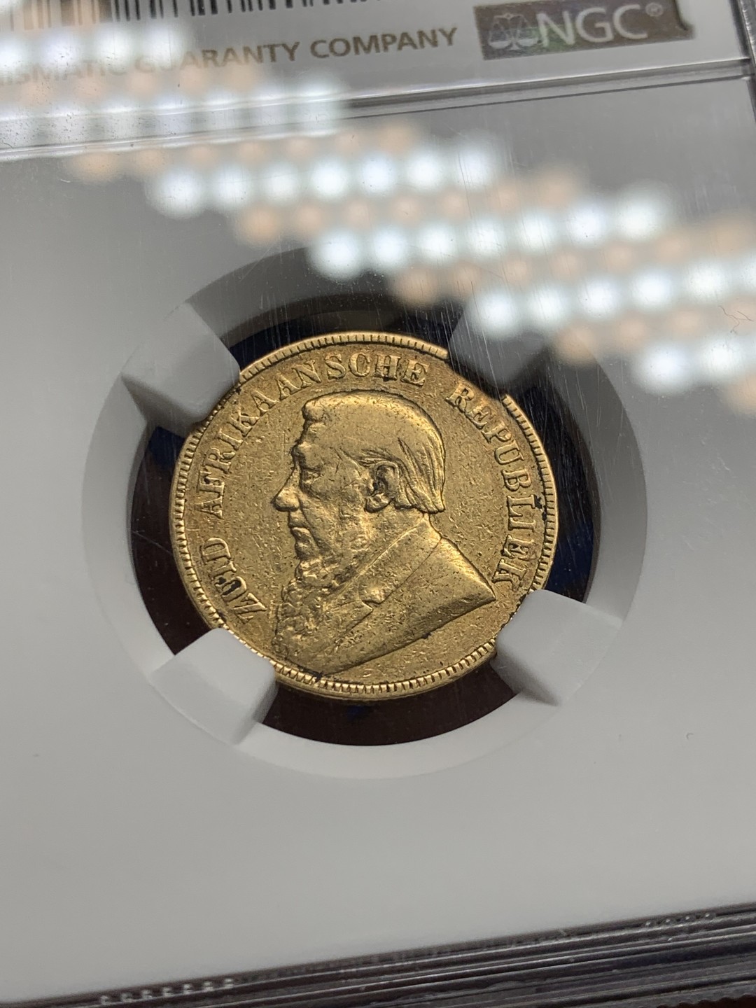 欢迎参加《竞宝斋》五一特拍-第161场-周日，周一 2场 NGC-VF 1897年少见南非1磅金币，7.91克 少见品种