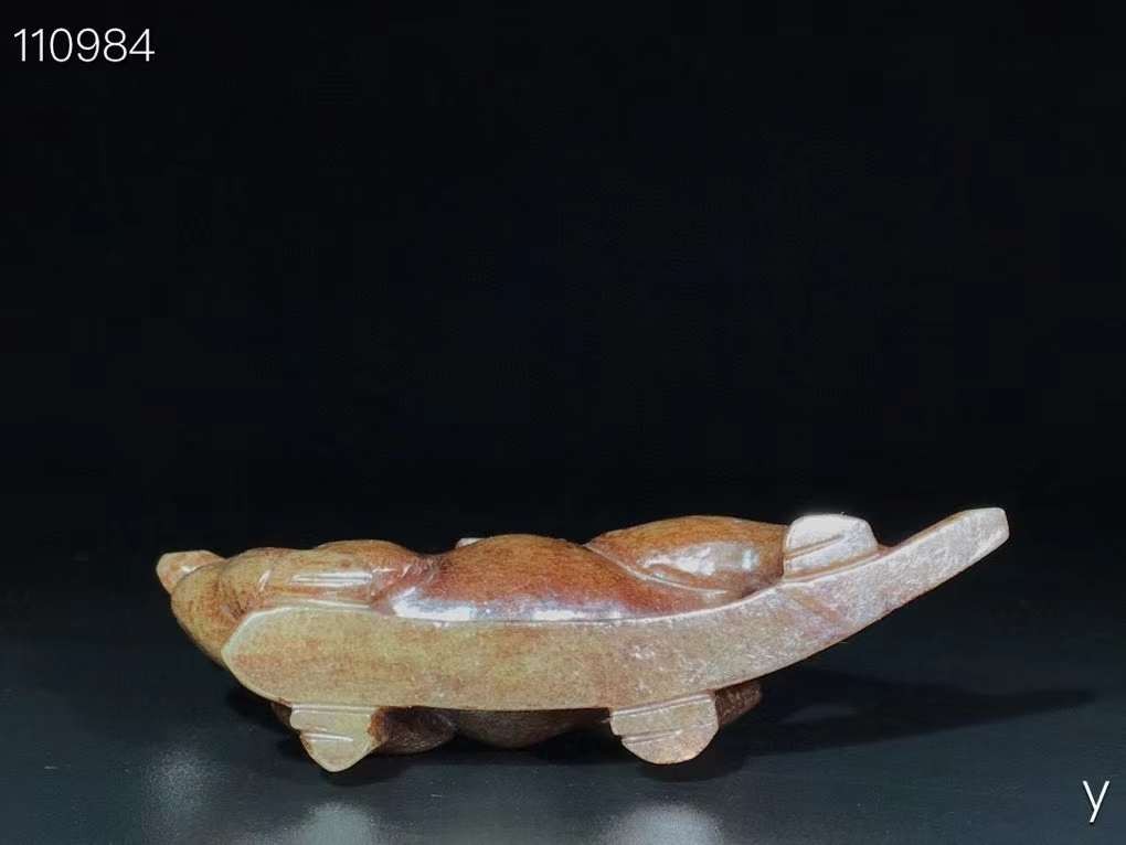 和田玉骆驼摆件，选料上乘，玉质圆润，造型独特，包浆浓厚，品相一流，沁色完美，