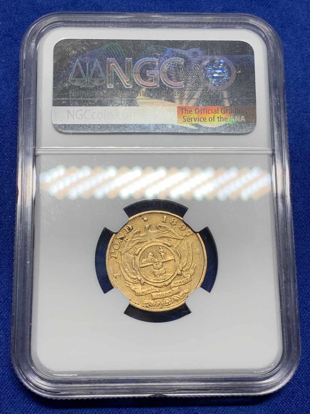 欢迎参加《竞宝斋》五一特拍-第161场-周日，周一 2场 NGC-VF 1897年少见南非1磅金币，7.91克 少见品种