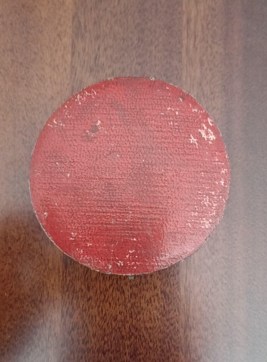 欧洲币章勋章首饰盒子专场十二期 木盒外径67mm，内径56mm，卡扣缺失
