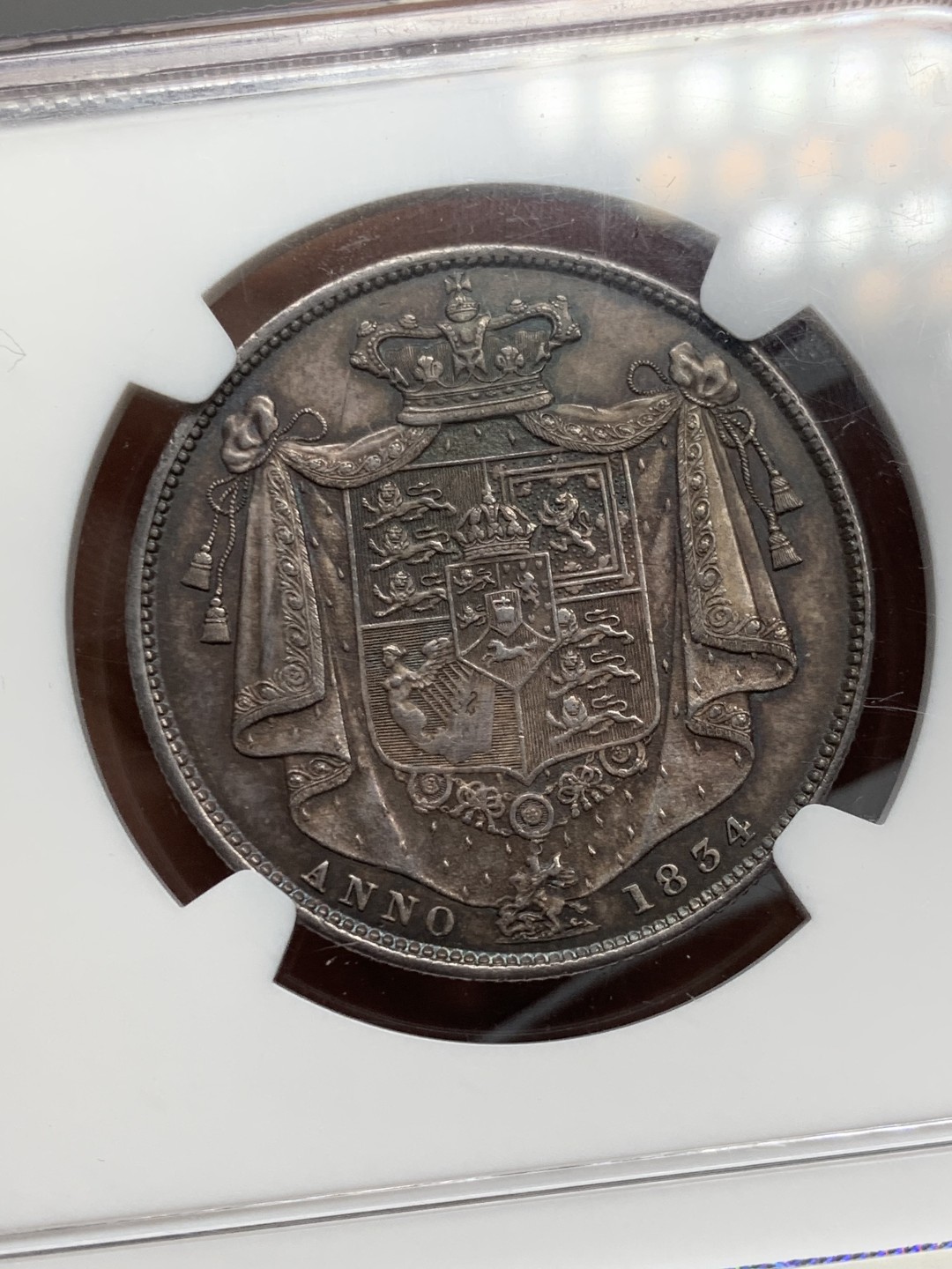 欢迎参加《竞宝斋》五一特拍-第161场-周日，周一 2场 NGC MS63 英国 1834 威廉四世 半克朗银币 极品淡蓝包浆 超级状态