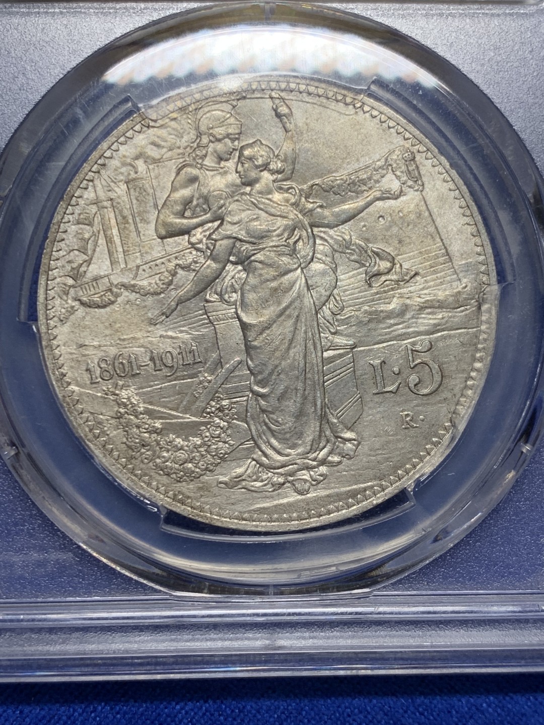 欢迎参加《竞宝斋》五一特拍-第161场-周日，周一 2场 PCGS MS63 1911R 意大利 建国50周年托奶5里拉大银币，名誉品，非常漂亮 盒子角小磕