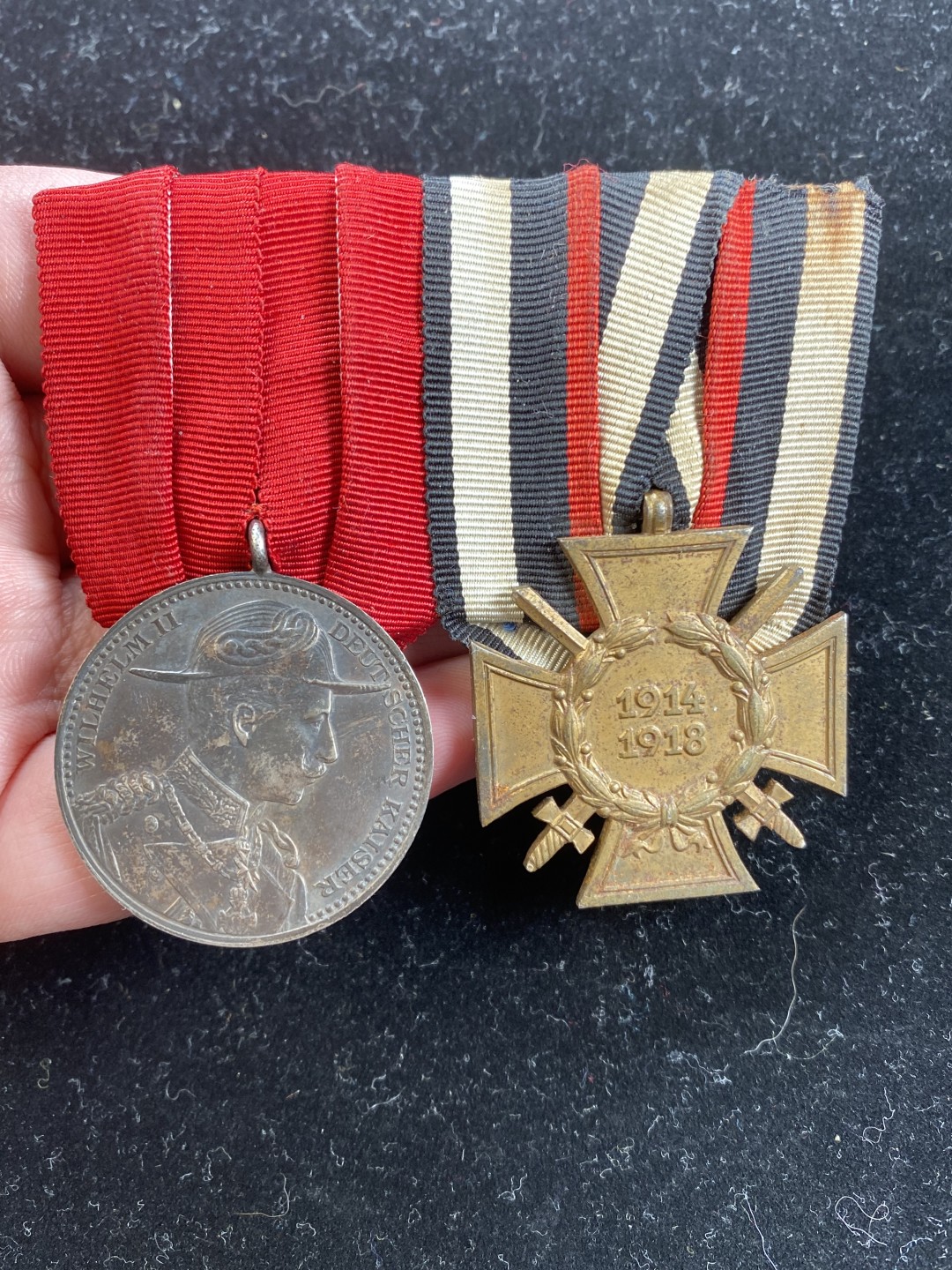 万国钱币拍卖第007期（慕尼黑第二夜） 威廉二世头像1900庚子山东作战与一战十字联排勋章，威廉二世为银章，一战兴登堡十字为铜章