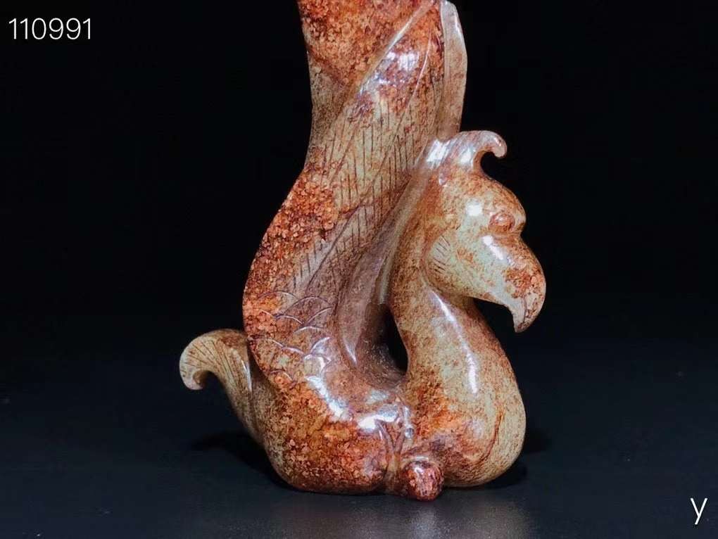 和田玉神鸟摆件，选料上乘，玉质圆润，造型独特，包浆浓厚，品相一流，沁色完美，