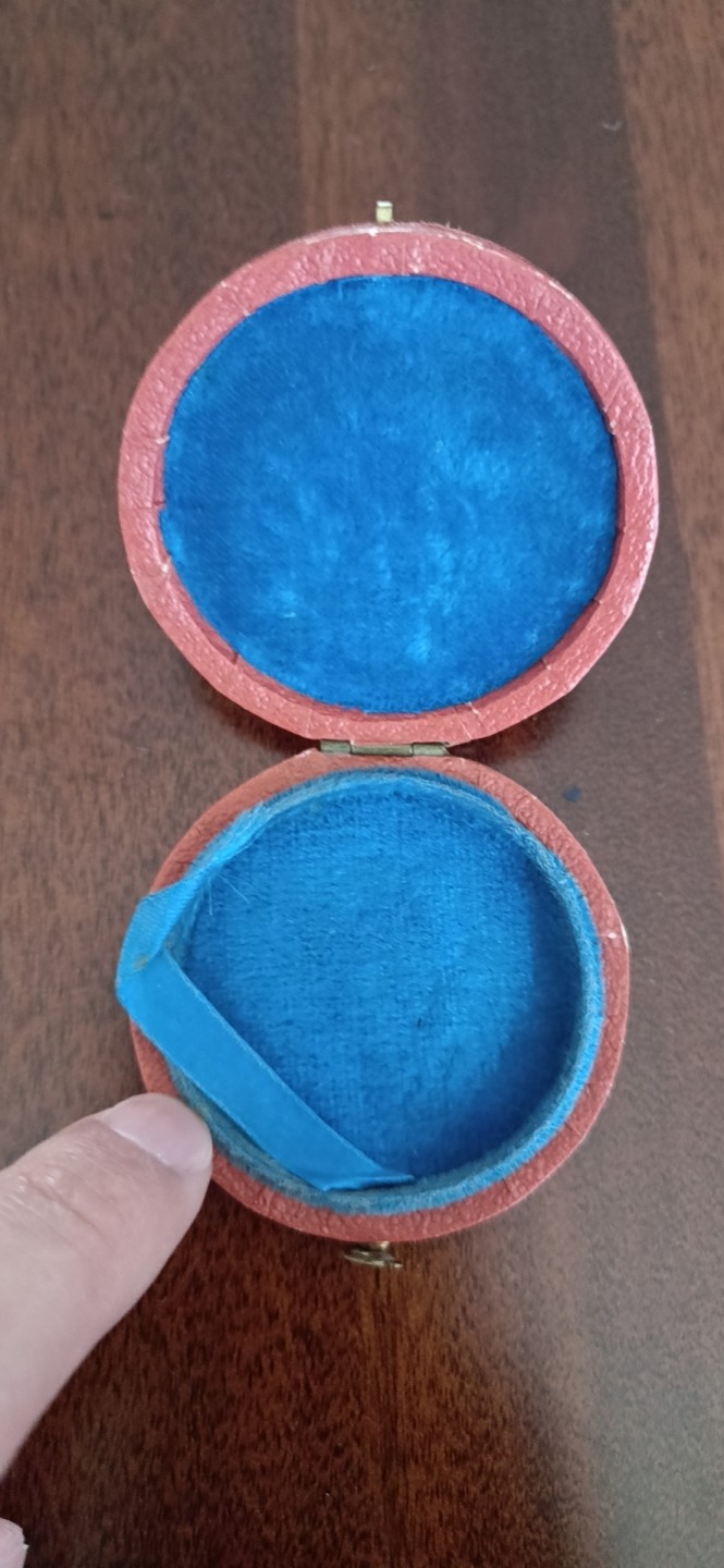 欧洲币章勋章首饰盒子专场十二期 木盒外径51mm，内径41mm
