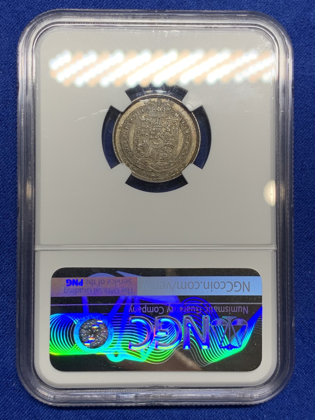 欢迎参加《竞宝斋》五一特拍-第161场-周日，周一 2场 NGC MS63 英国 1825年 乔四 6便士 银币 高品细节 深厚包浆 状态非常好