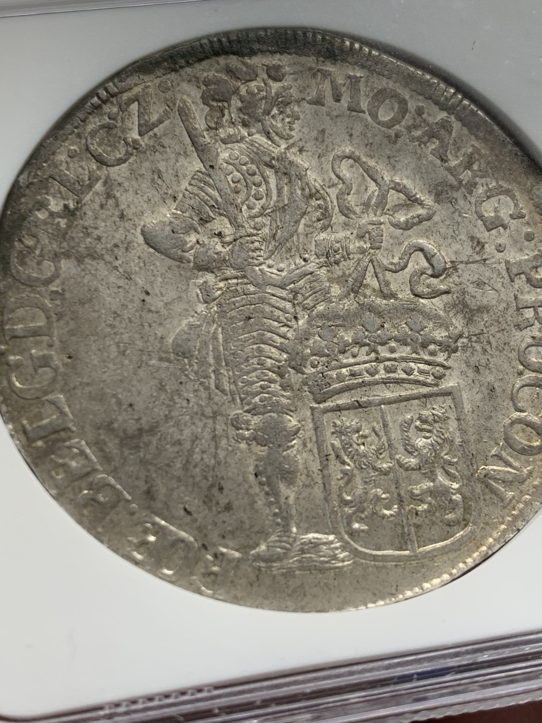 欢迎参加《竞宝斋》五一特拍-第161场-周日，周一 2场 NGC MS62 荷兰 1698 站人骑士 1杜卡特大银币 唯一冠军分 打制清晰 包浆好