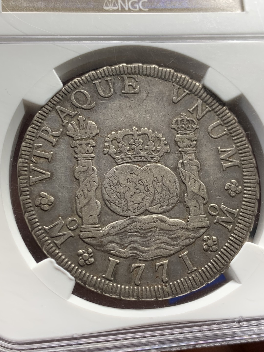 欢迎参加《竞宝斋》五一特拍-第161场-周日，周一 2场 NGC XF40 1771MO FM 墨西哥 双柱地球8里亚尔银币，低评