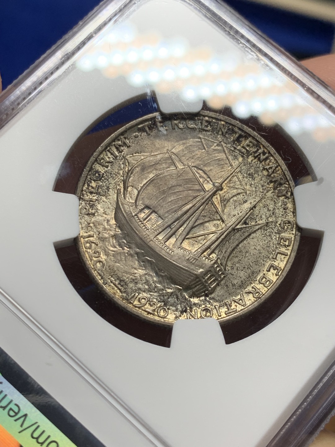 欢迎参加《竞宝斋》五一特拍-第161场-周日，周一 2场 NGC-MS65 美国 1920年 50美分 清教徒移民 五月花号 高分 烟熏色包浆 非常漂亮的设计