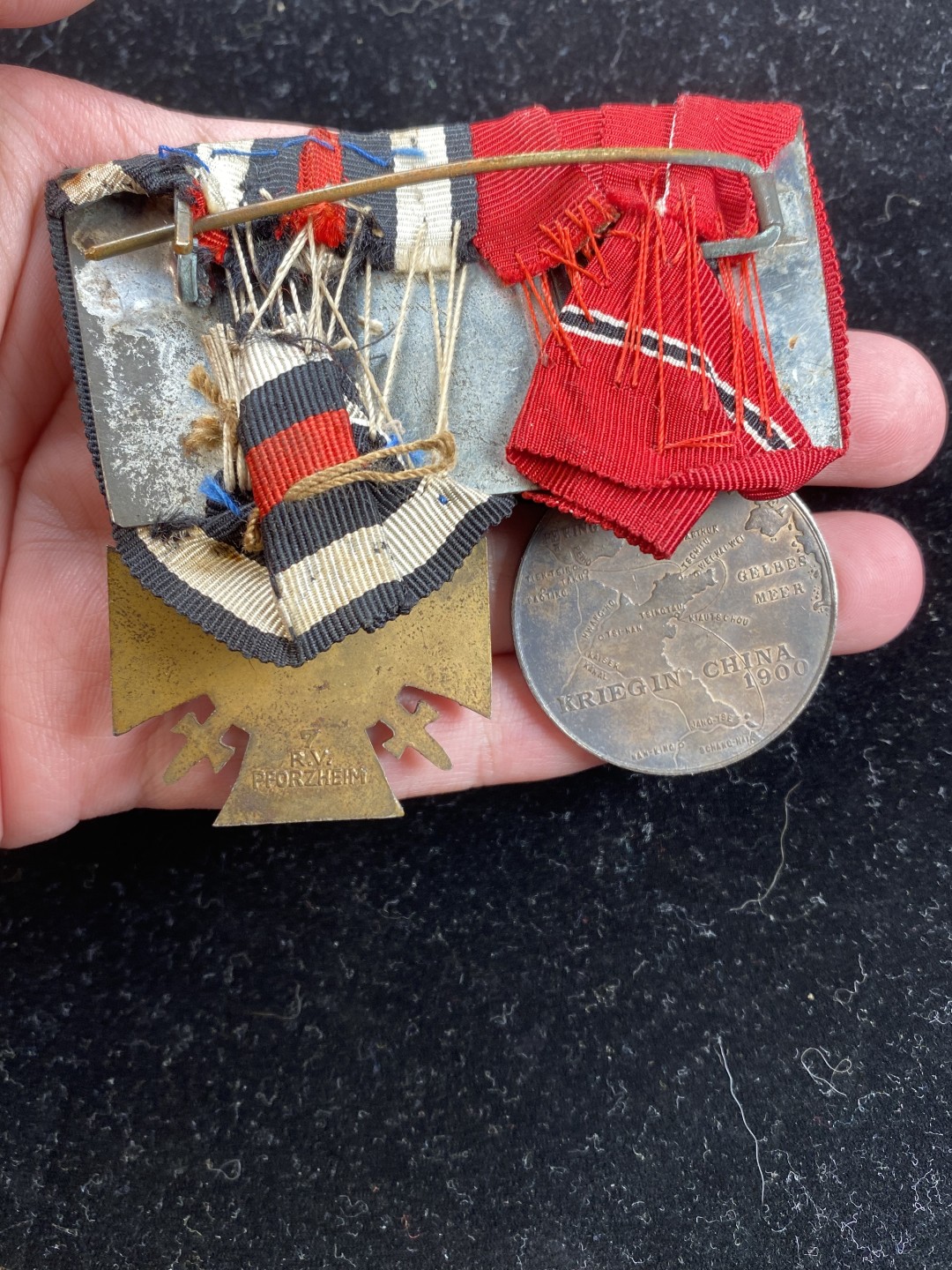 万国钱币拍卖第007期（慕尼黑第二夜） 威廉二世头像1900庚子山东作战与一战十字联排勋章，威廉二世为银章，一战兴登堡十字为铜章