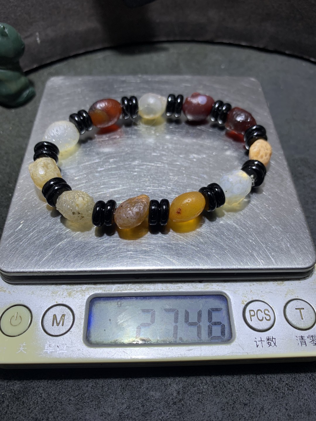 天然阿拉善戈壁彩眼加彩珠玛瑙手串一条，