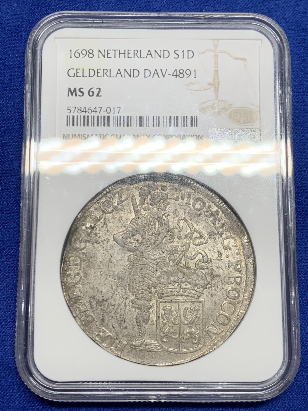 欢迎参加《竞宝斋》五一特拍-第161场-周日，周一 2场 NGC MS62 荷兰 1698 站人骑士 1杜卡特大银币 唯一冠军分 打制清晰 包浆好