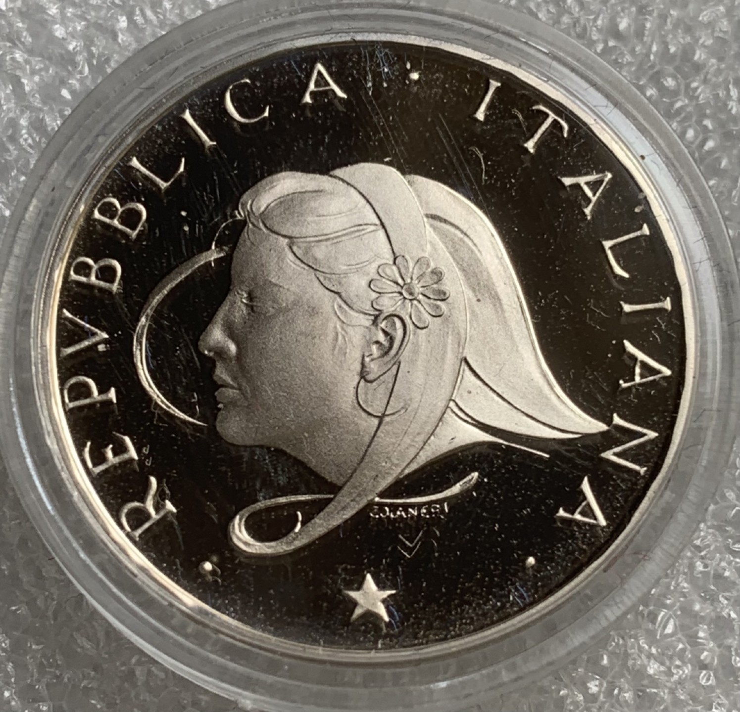 瓶子🏺第89期拍卖会 意大利1987年500里拉精制纪念银币 联合国国际家庭日 原盒