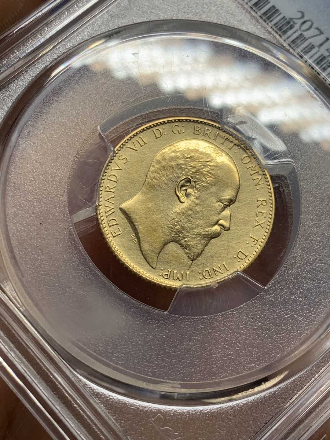 欢迎参加《竞宝斋》五一特拍-第161场-周日，周一 2场 PCGS-PR61 matte 英国 1902 爱德华七世 1索维林 马剑金币，底板干净无划痕，无流通痕，低评 8克金 背面盒子边有磕 细节见图