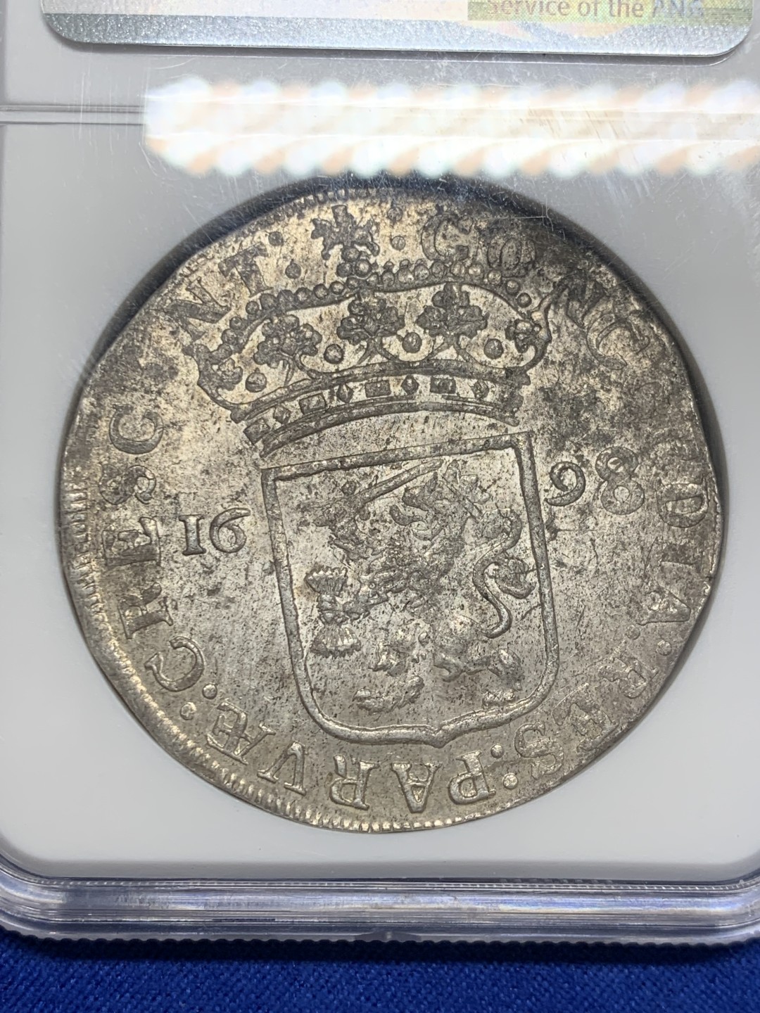 欢迎参加《竞宝斋》五一特拍-第161场-周日，周一 2场 NGC MS62 荷兰 1698 站人骑士 1杜卡特大银币 唯一冠军分 打制清晰 包浆好