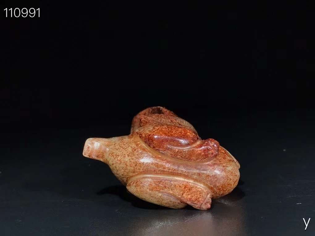 和田玉神鸟摆件，选料上乘，玉质圆润，造型独特，包浆浓厚，品相一流，沁色完美，
